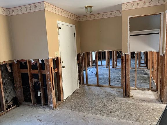 5th image of 3010 Woodland Dr