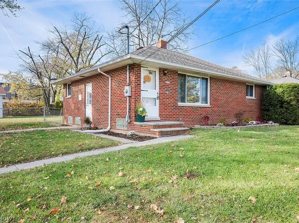 210 Lynne Dr, Sheffield Lake, OH 44054