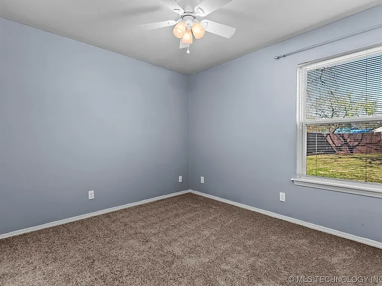1449 S Oak Ave — Photo 20