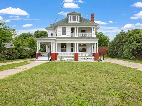 205 W Main St, Weyauwega, WI 54983