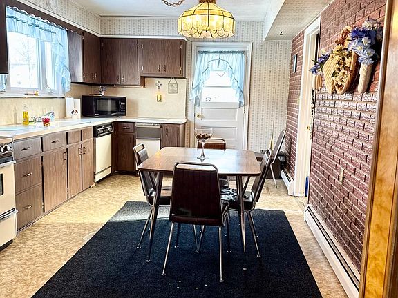 3rd image of 107 Zoar Pl