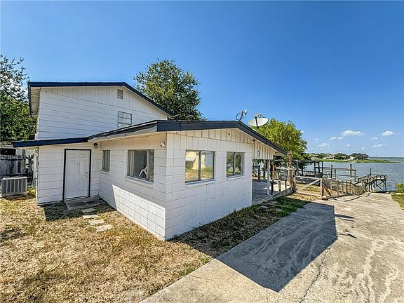 2nd image of 196 E Lake View Trl
