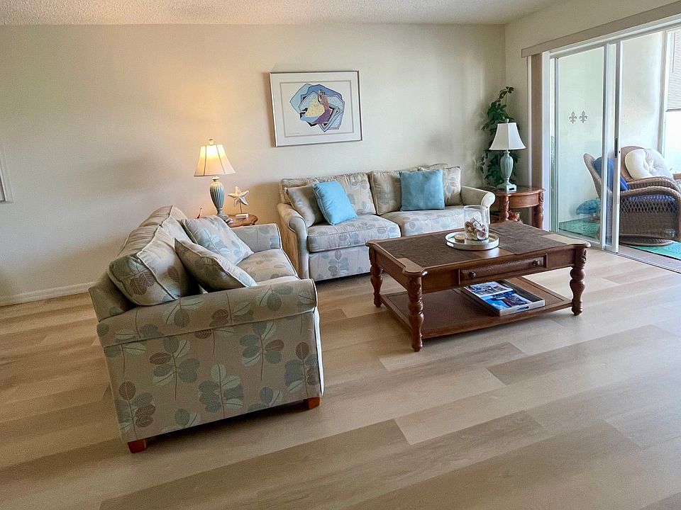 Living Room (New Flooring)