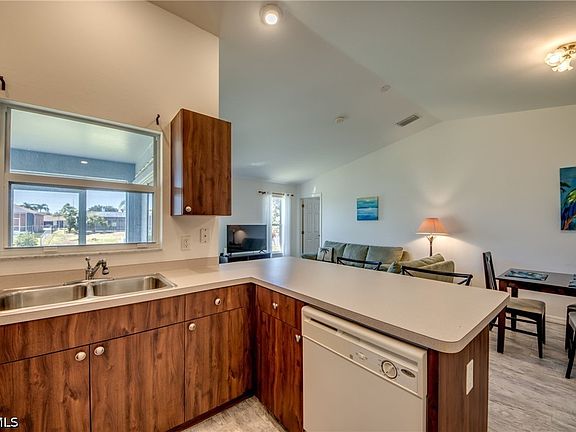 4th image of 1438 SE 23rd St