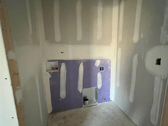 3rd image of 110 Lake Hollow Ct