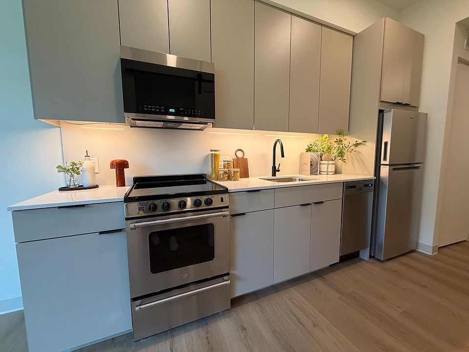 1st image of 1531 N Fremont St #431