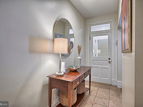 3rd image of 38 E Vine St