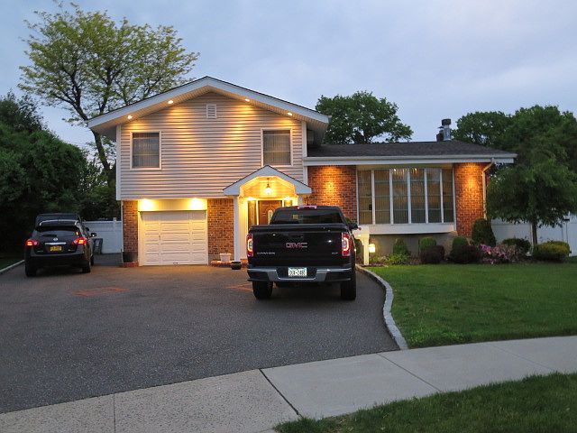 1st image of 30 Birchwood Park Cres