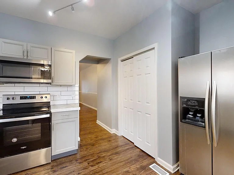 1133 N Keystone Ave — Photo 6