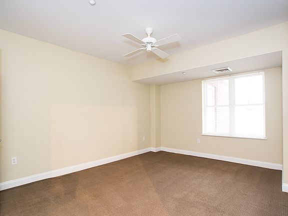 5th image of 10 Seaport Dr APT 2104