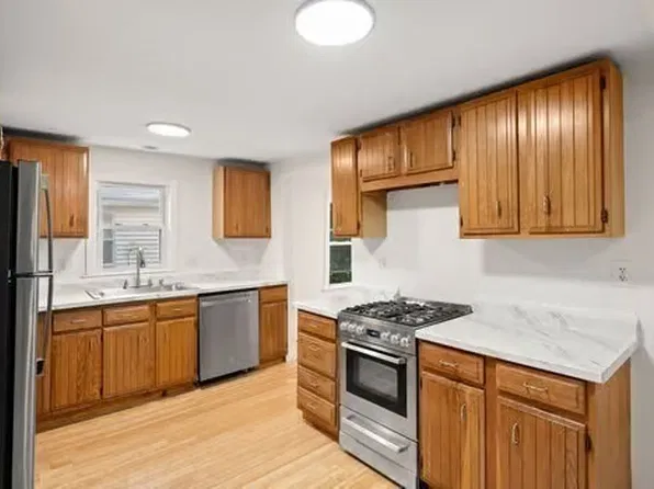 24 Myrtle St, Weymouth, MA 02189