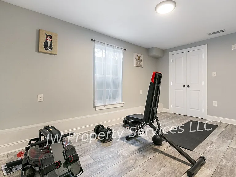 324 N Roman St — Photo 4