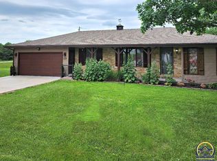 700 Sunset Ln, Overbrook, KS 66524