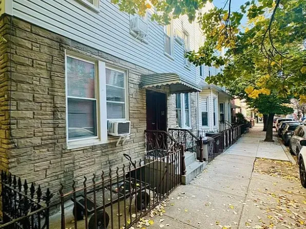 92 Diamond Street image 1 of 18