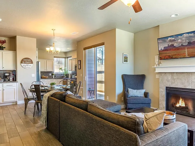 2556 W Clement Cir — Photo 13