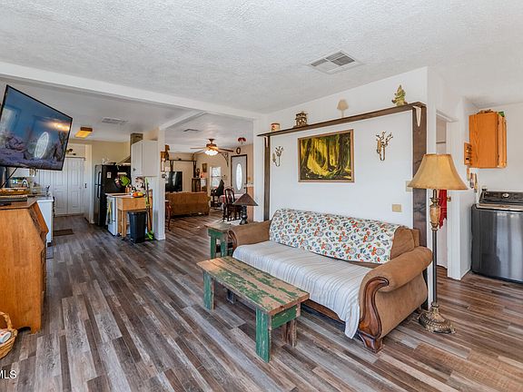 4th image of 43612 N 3RD Avenue