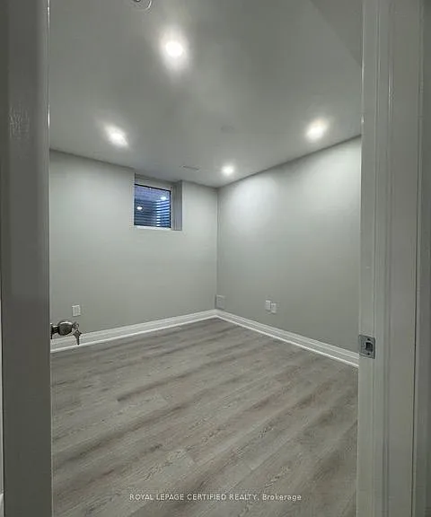 4468 Ashley Ave #BASEMENT — Photo 6