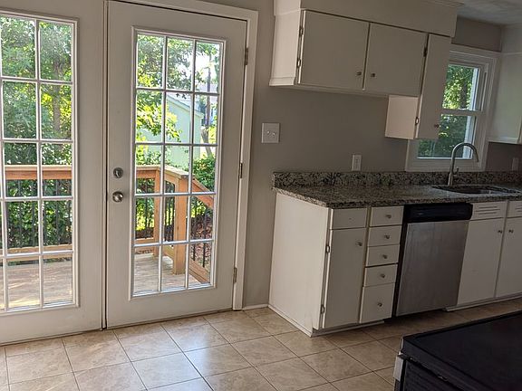3rd image of 803 Starling Ave APT 4