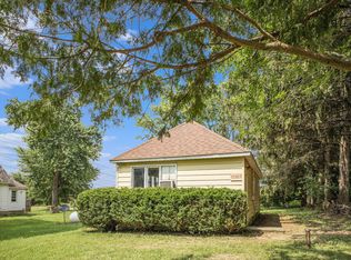 1423 Smith St, Buchanan, MI 49107
