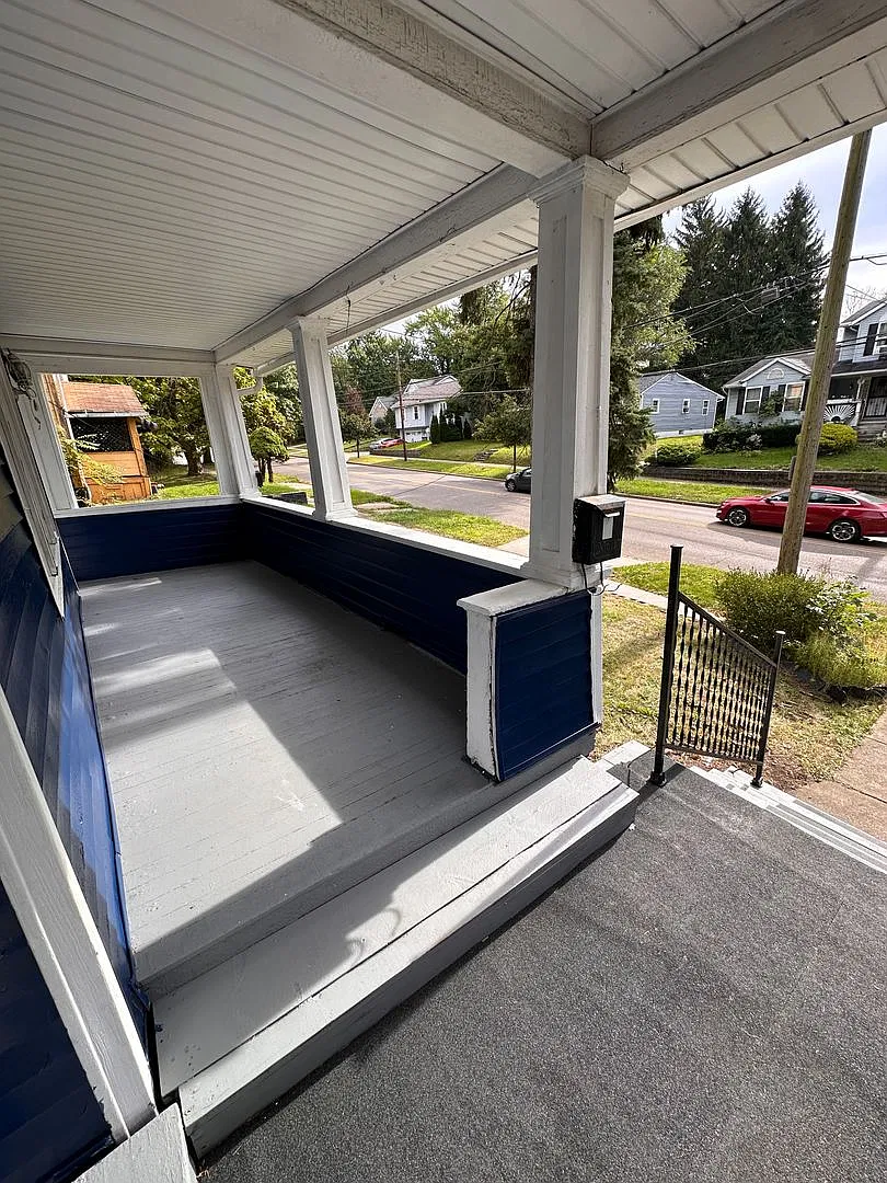 Welcome home to 324 Eastland Ave! — Photo 4