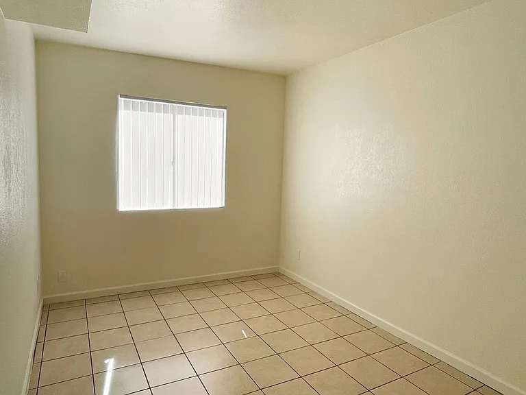1331 E Vista Ave #3 — Photo 11