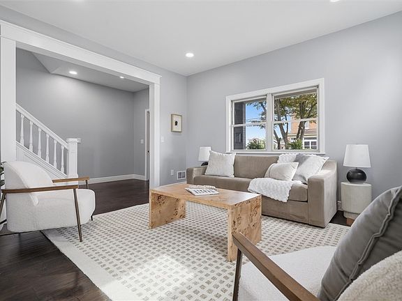 5th image of 164 W Larkspur St