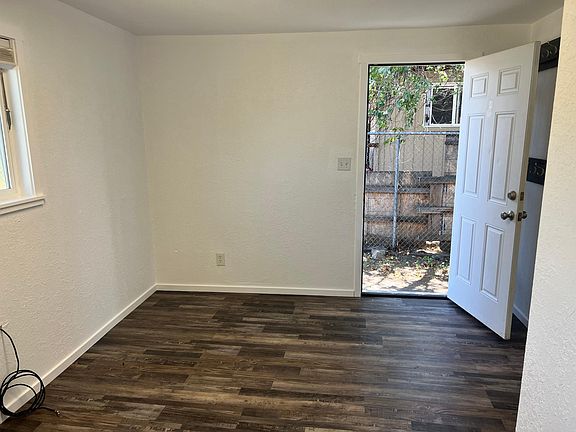 3rd image of 2907 E Everett Ave #4