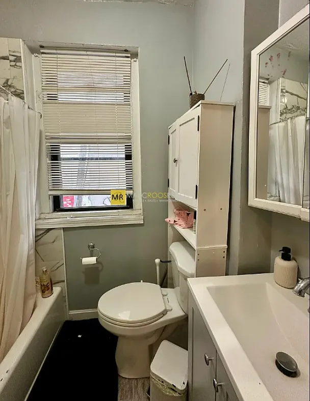 4 bed, 9999 sqft, $4,250 — Photo 1