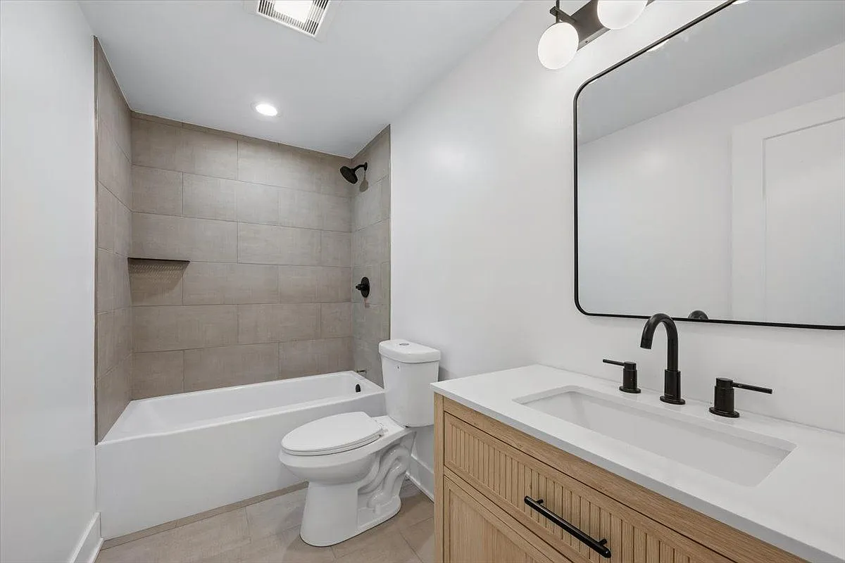 2 bed, 2.0 bath, 1000 sqft, $2,745 — Photo 4