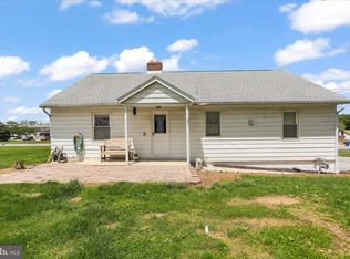 6 S Grant Rd, Thomasville, PA 17364