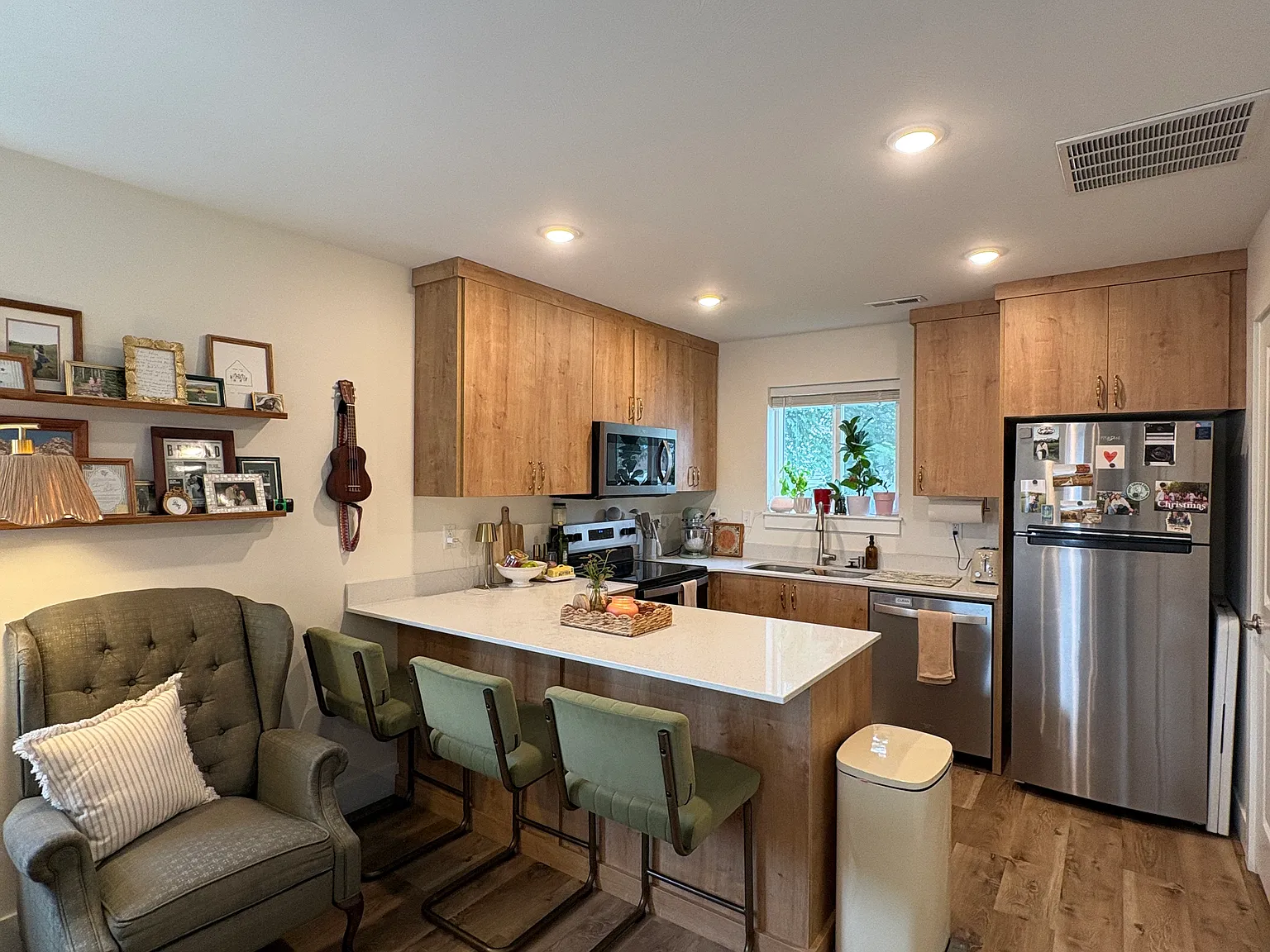 2 bed, 1.5 bath, 1000 sqft, $1,450 — Photo 3