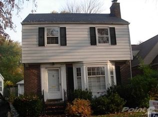 1364 Vernier Rd, Grosse Pointe Woods, MI 48236