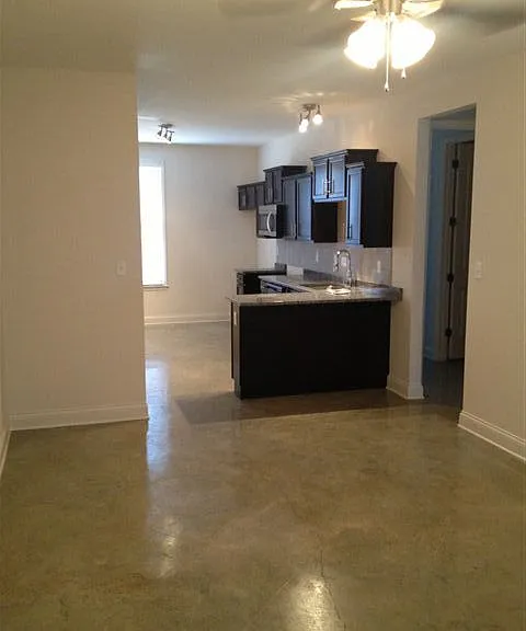 172 N. Willett St. — Photo 3
