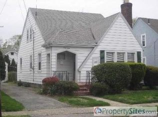 43 Devon St, Malverne, NY 11565