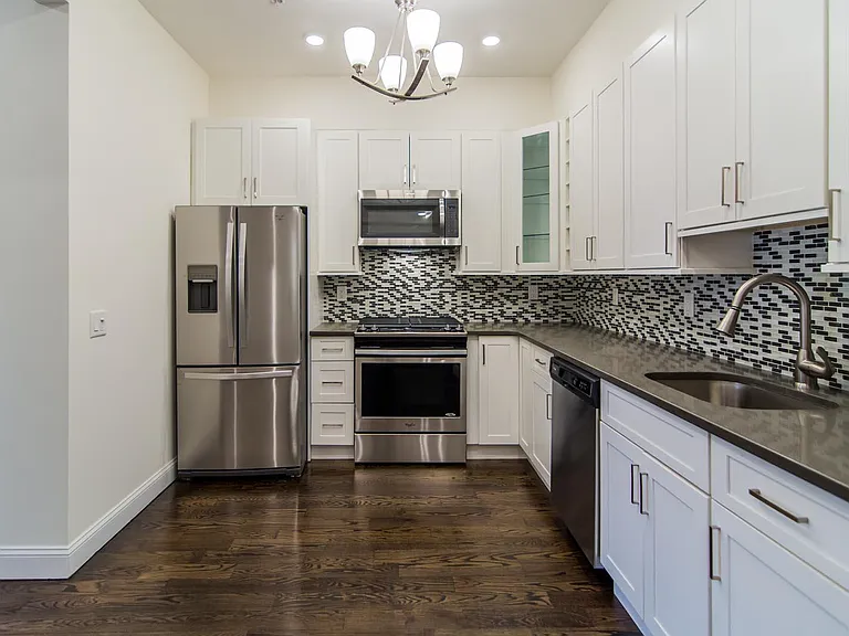318 Washington St #4R — Photo 5