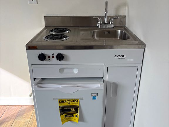 5th image of 3572 E 8th St #16