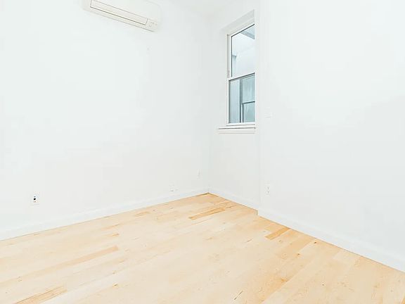 5th image of 316 Evergreen Ave #4D