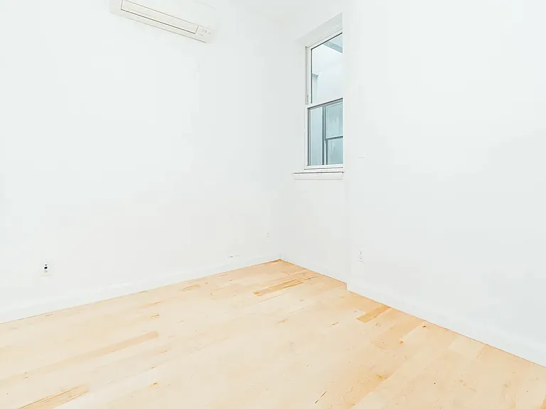 316 Evergreen Ave #4D — Photo 5