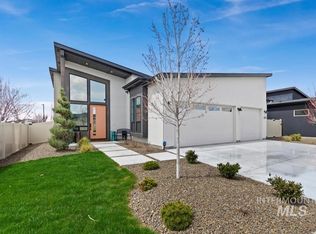 2373 S Rolling Hills Ave, Meridian, ID 83642