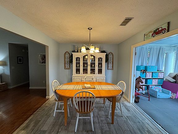 4th image of 1800 Nicole Ln