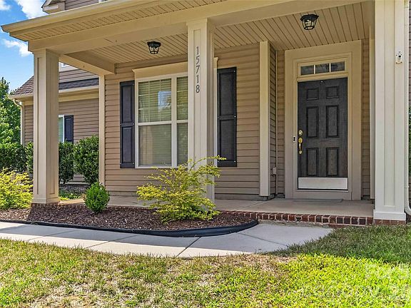 3rd image of 15718 Gallant Ridge Pl