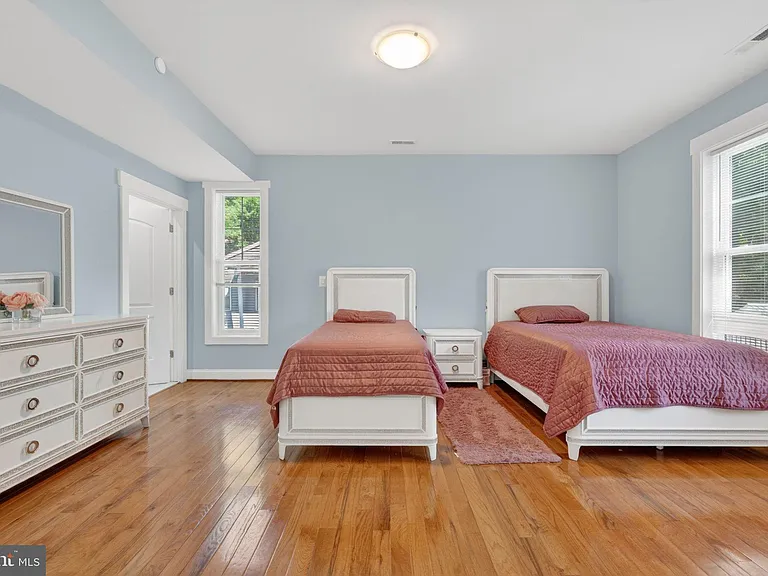3925 Ashwood Pl — Photo 29