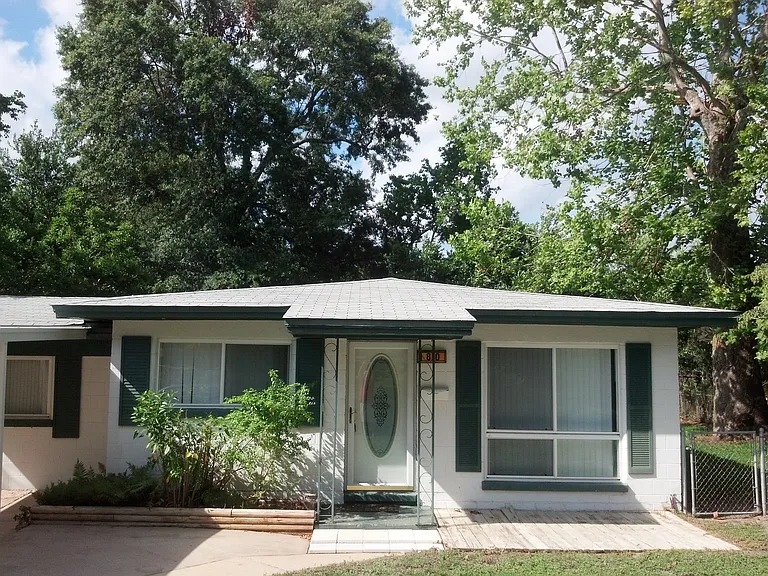 810 S Madison Dr — Photo 1