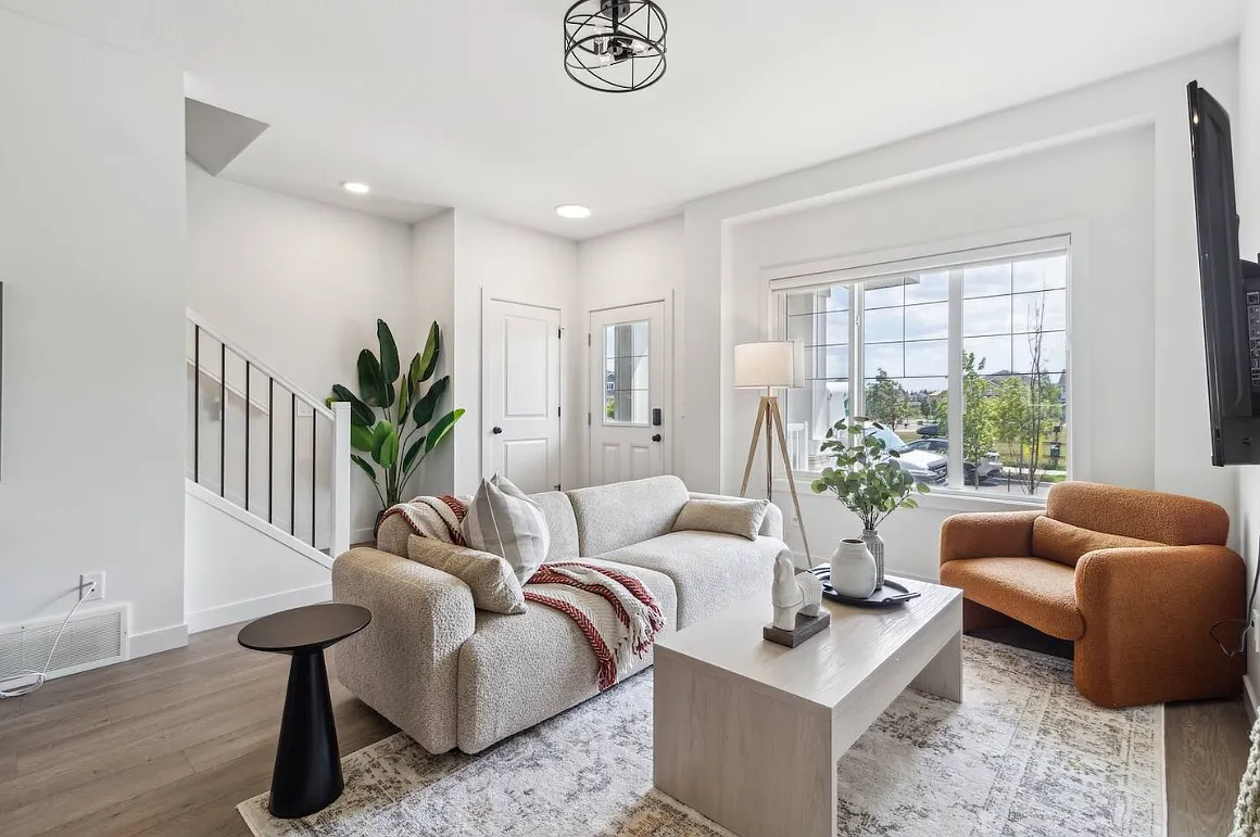 16812 - M 31 Avenue SW — Photo 1