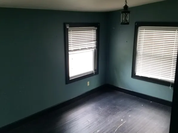 1210 S 8th St, Terre Haute, IN 47802
