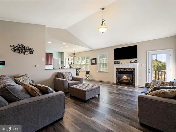 629 Hallmark Dr, Martinsburg, WV 25403