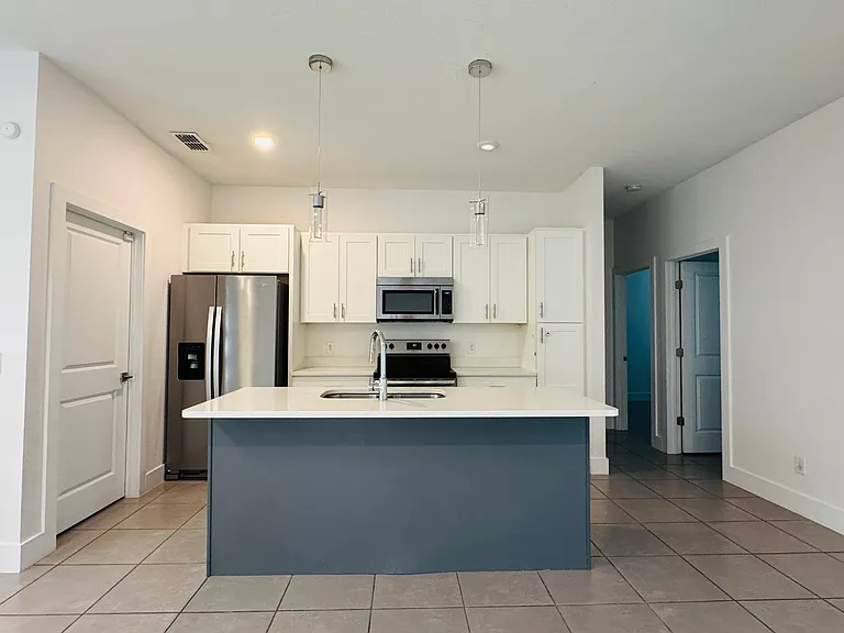 1245 James Ln — Photo 4
