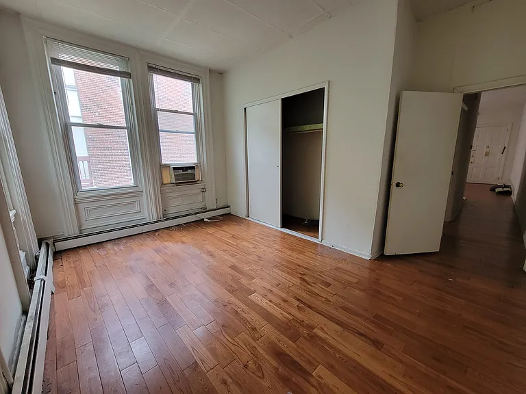 2022 Spring Garden St #2R — Photo 9