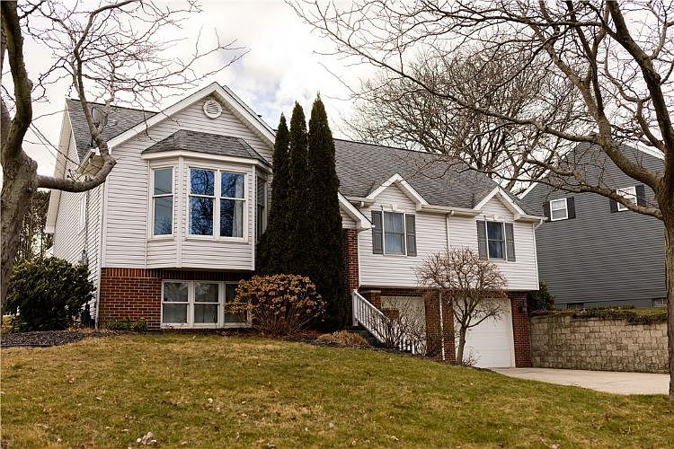 1st image of 2615 Lakeside Dr