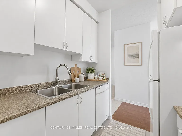 35 Saranac Blvd #Penthouse 08 — Photo 22